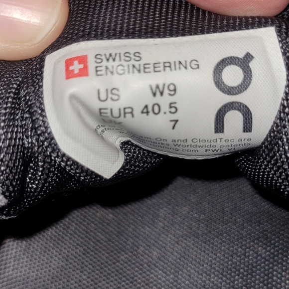 Womans On Cloud Size 9 - Picture 4 of 4